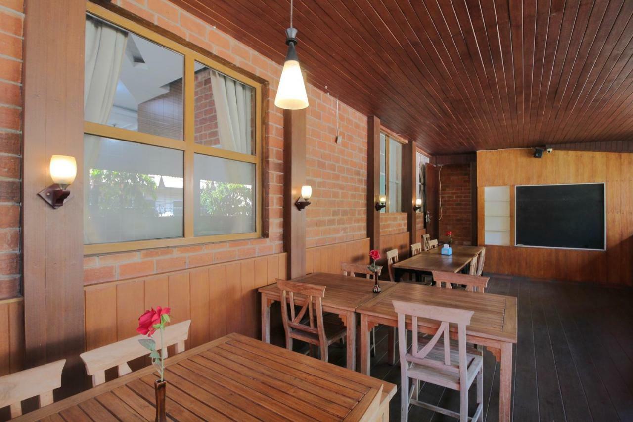Hotel Myzone Homtel Semarang Exterior foto